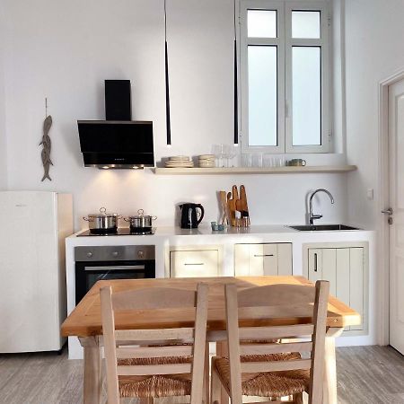 Lyra Seafront Apartment , Paroikia Town Center Buitenkant foto