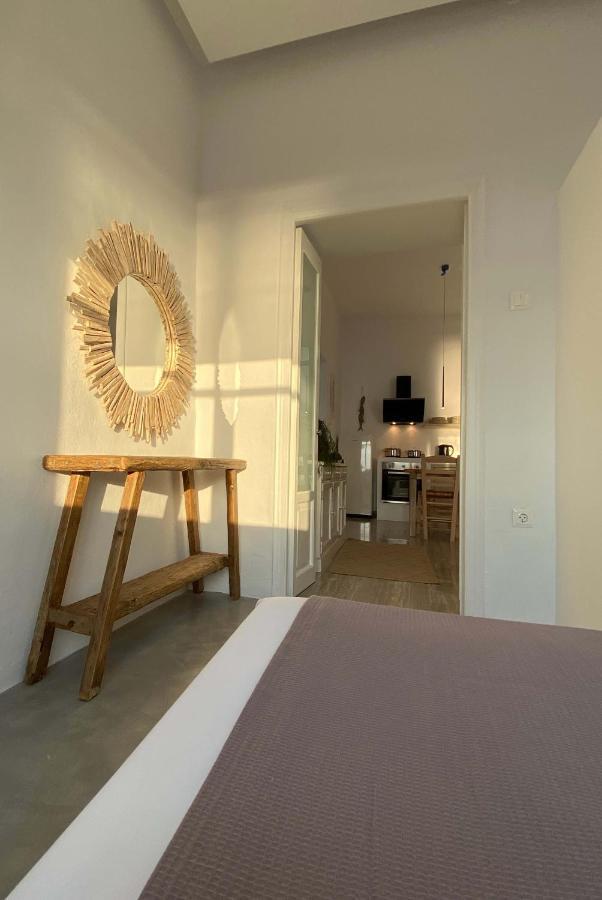 Lyra Seafront Apartment , Paroikia Town Center Buitenkant foto