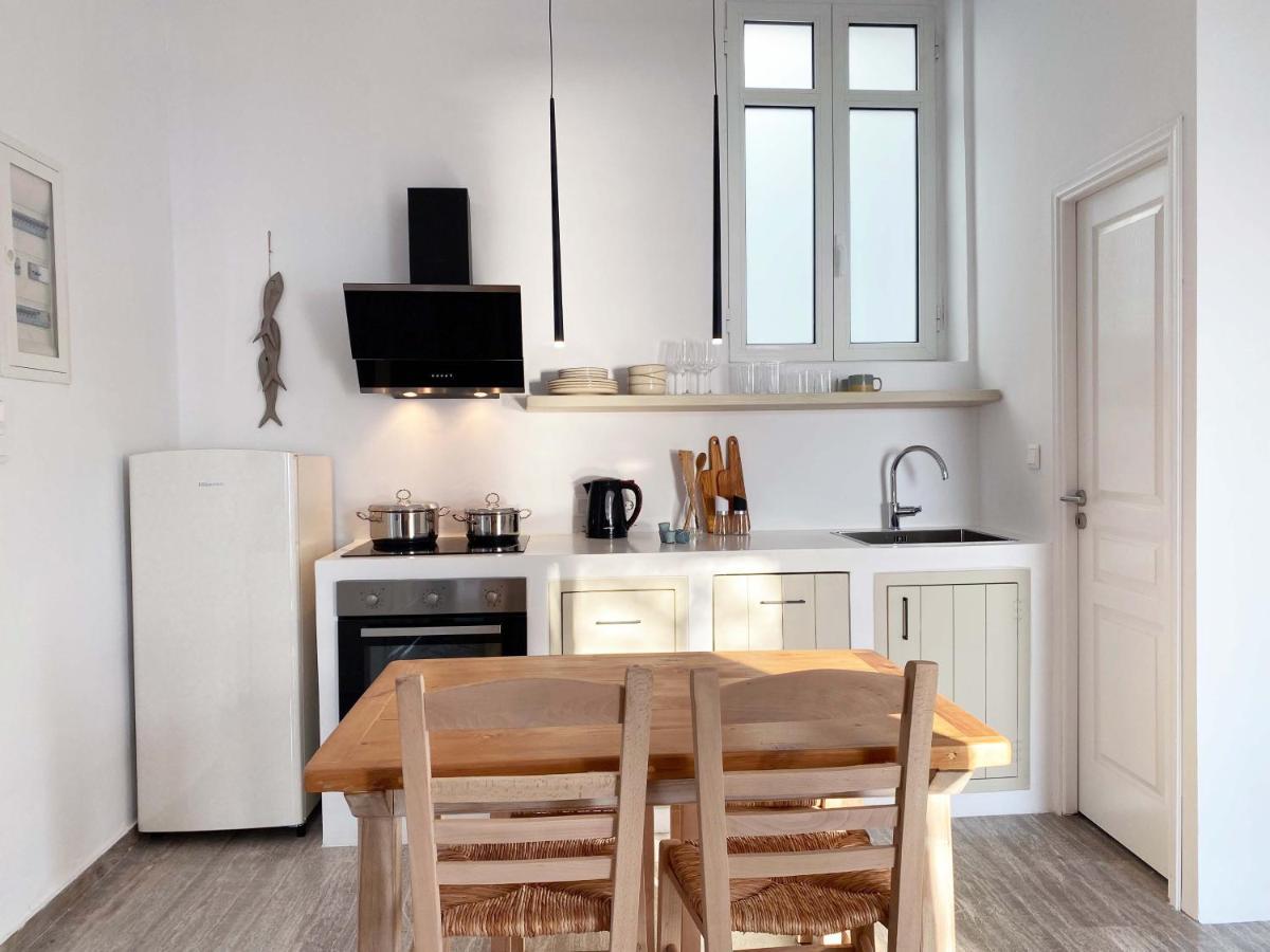 Lyra Seafront Apartment , Paroikia Town Center Buitenkant foto