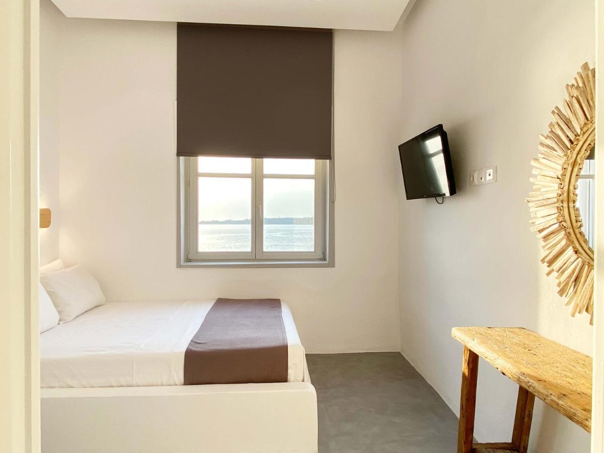 Lyra Seafront Apartment , Paroikia Town Center Buitenkant foto