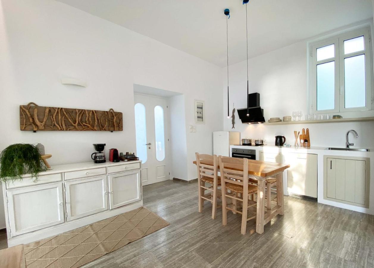 Lyra Seafront Apartment , Paroikia Town Center Buitenkant foto